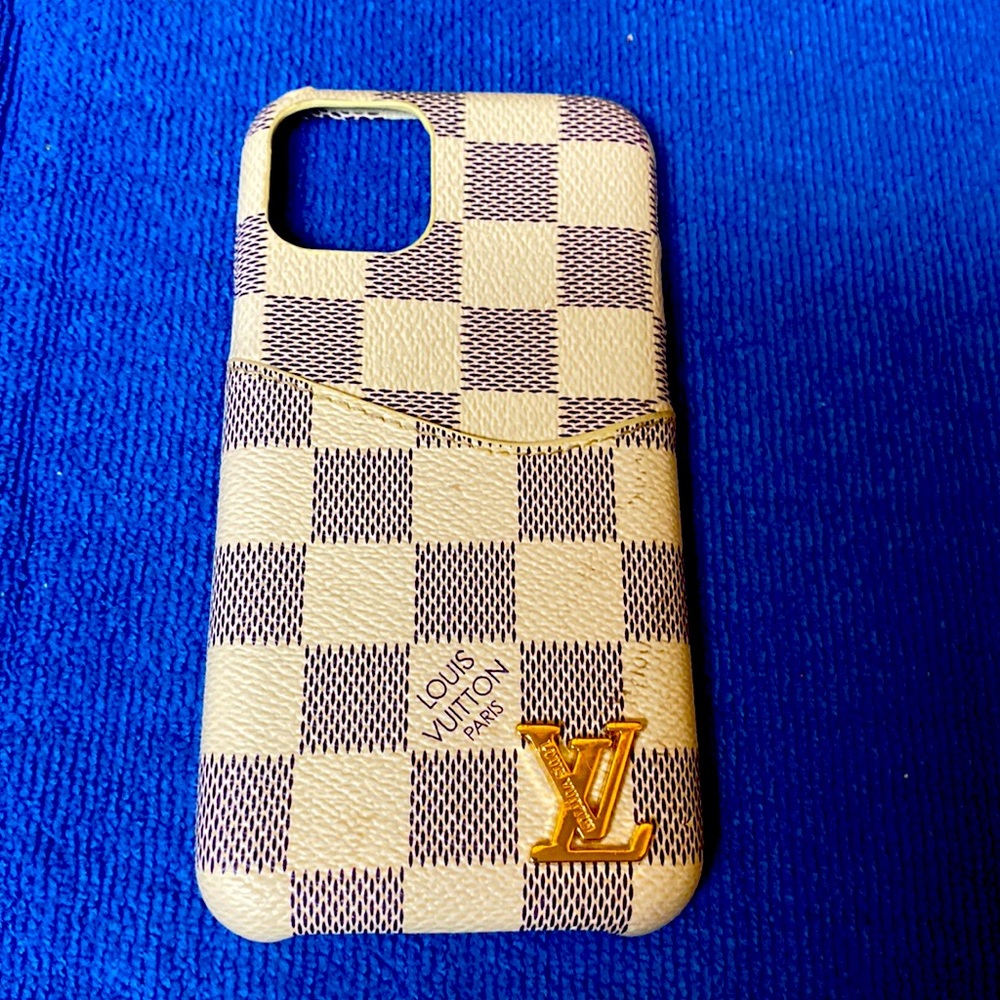 Louis Vuitton iPhone 11 Pro case. Fit phone perfectly. I prefer Loopy cases